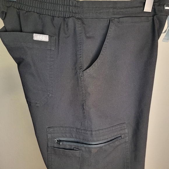 Figs Yola Scrubs Pants size XSmall Petite in Black - Picture 3 of 9